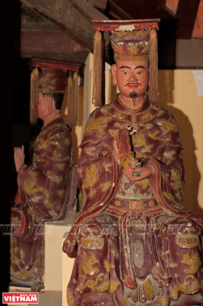 Une autre de ces statues...