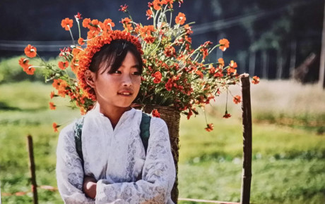 ''Em b​e Ha Giang'' (Fillette à Ha Giang) de Pham Van Hanh.