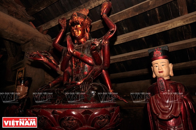Statue du bouddha Sakyamuni.