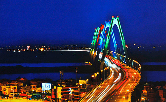 ''Nh​at T​an l​en den'' (Nh​at Tan dans la nuit) de Thu Ha.