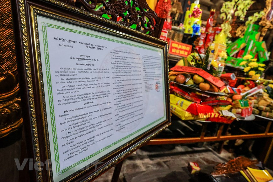 L’architecture de la pagode Keo est celle de la dynastie des Lê postérieurs (1427-1789). Un espace immense s’ouvre devant les yeux ébahis des visiteurs pénétrant dans cet ensemble. Le sanctuaire principal est couvert de toitures de tuiles, supportées par des colonnes en bois de fer (gô lim) finement sculptées. La pagode couvre environ 5,8 hectares et comprend 18 ouvrages, en totale harmonie avec la nature environnante. Bien que rénovée plusieurs fois, sa structure du XVIIe siècle est encore bien visible. Elle est composée entre autres de plusieurs cours, et de sculptures uniques sur les étais en bois de fer soutenant les toits.Photo . Vienamplus