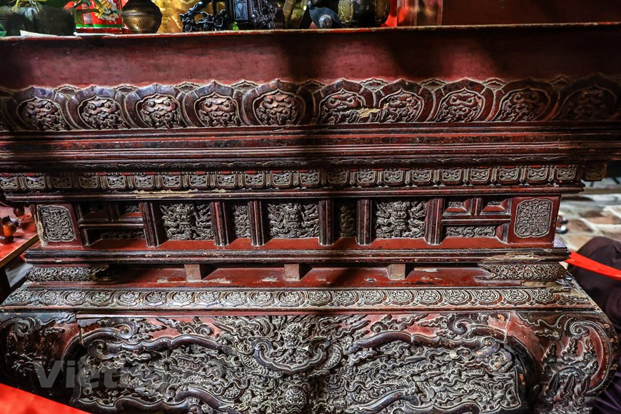 Le Bodhisattva Di Lac (Maîtreya ) de l’Avenir, futur successeur du Bouddha Çakyamuni. Il est représenté comme un homme gros au large sourire, à la poitrine nue, l’air satisfait parce qu’il est délivré des soucis humains. Le Bodhisattva féminin Quan Âm ou Quan Thê Âm (Guan-Yin chez les Chinois ou encore Avalokiteshvara chez les Indiens), déesse de la compassion universelle. Son nom complet en chinois est «Kuan Shi Yin Po Sa» qui signifie «celle qui entend le cri du monde». Elle est debout à côté d’Amitabha, et à part, sous forme d’une divinité dotée de "mille bras et de mille yeux", ou d’une femme tenant un enfant dans ses bras (Quan Âm Thi Kính, martyre essentielle vietnamienne). Photo: Vietnamplus