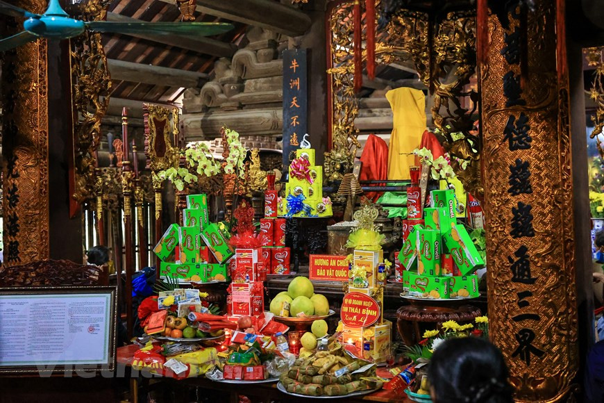 La pagode Keo, l’une des plus célèbres du pays, est caractéristique du style architectural traditionnel vietnamien. Selon la légende, le premier nom de cet édifice fut Nghiêm Quang. Le bonze supérieur Không Lô le construisit en 1067 dans le village de Giao Thuy, alias le village de Keo. La pagode se situait sur le bord gauche du fleuve Rouge. Après sa mort, le nom Nghiêm Quang fut remplacé par Thân Quang. En 1611, une grande crue emporta le village ainsi que l’édifice. Les habitants furent obligés de quitter leur village. Une moitié s’établit à gauche du fleuve Rouge, au Sud-Est, et le reste au Nord-Est où ils reconstruisirent, en 1630, la pagode Keo telle qu’on la connaît d’aujourd’hui. Les travaux durèrent deux ans. Photo: Vietnamplus