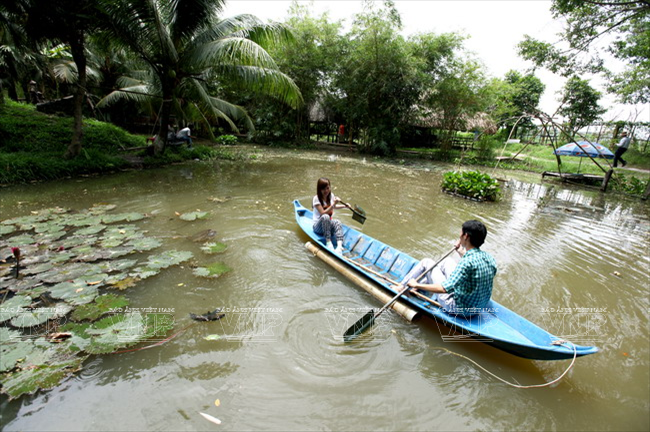 Balade en sampan à l’éco-parc Binh My.