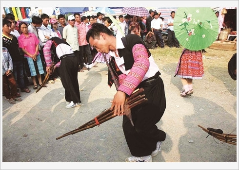 Le khèn (flûte allongée en bambou) est un instrument incontournable chez les H’Mông du plateau de Môc Châu. 