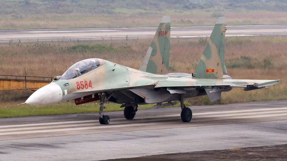 Un Su-30MKII atterrit après l'exercice. Photo: VNA 