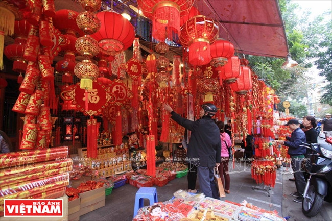 Une boutique ​dans la rue Hàng Ma, Hanoi, les jours précédant le Têt. 