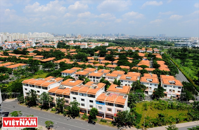 Créée par la coentreprise vietnamo-taïwanaise Phu My Hung en 1997, Phu My Hung est une vitrine d'un quartier urbain moderne au Vietnam, transformant les zones humides en une zone urbaine multifonctionnelle. Photo: Kim Phuong / VNP.