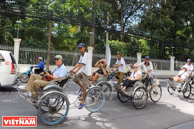 Hô Chi Minh-Ville est toujours une destination attrayante pour les touristes étrangers. Photo: Kim Phuong / VNP.