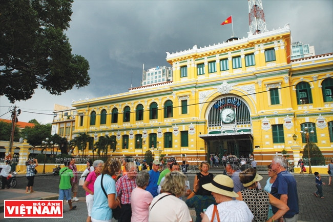 La Poste Centrale de Saïgon est célèbre pour son architecture unique à Hô Chi Minh-Ville. Le bâtiment a été construit lorsque le Vietnam faisait partie de l'Indochine française à la fin du 19e siècle. Photo: Nguyên Luân / VNP.