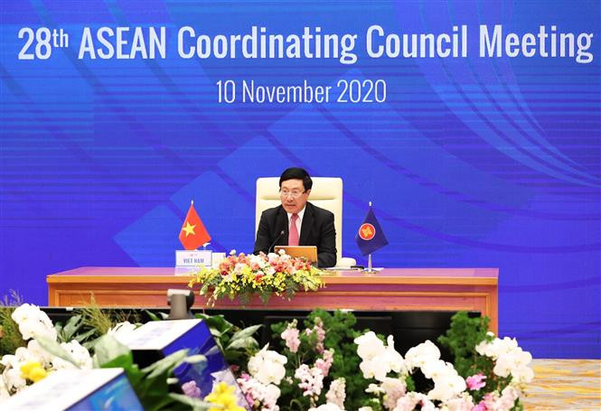 Le vice-Premier ministre et ministre des Affaires étrangère Pham Binh Minh a présidé le10 novembre la 28e Réunion du Conseil de coordination de l'ASEAN.