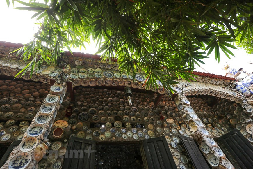 De loin, la maison ressemble à un petit palais impérial. 