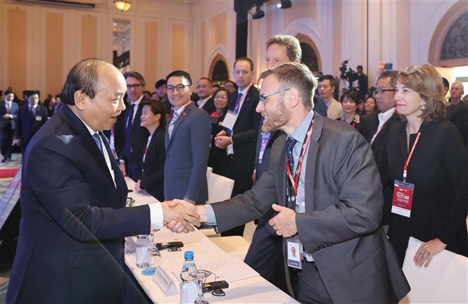 Le Premier ministre Nguyên Xuân Phuc a participé au Sommet du commerce et de l'investissement de l'ASEAN 2020 tenu vendredi matin 13 novembre à Hanoi. Photo: VNA 