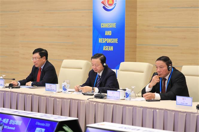 Le vice-Premier ministre et ministre vietnamien des Affaires étrangères, Pham Binh Minh (premier à gauche) assiste au 2e Sommet Mékong - République de Corée. Photo: VNA