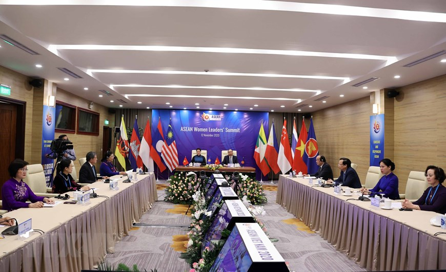 Le rôle des femmes et les questions liées à l’égalité des sexes sont discutés de manière approfondie pour la première fois lors du Sommet des femmes leaders de l’ASEAN tenu en ligne jeudi 12 novembre. Photo: VNA