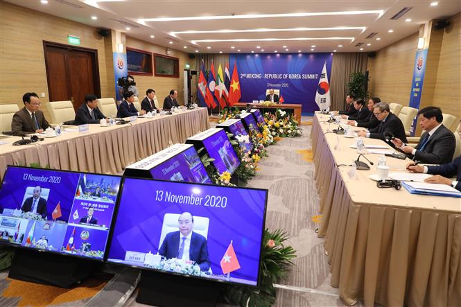 Le Premier ministre Nguyên Xuân Phuc et la délégation vietnamienne au 2e Sommet Mékong - République de Corée. Photo: VNA