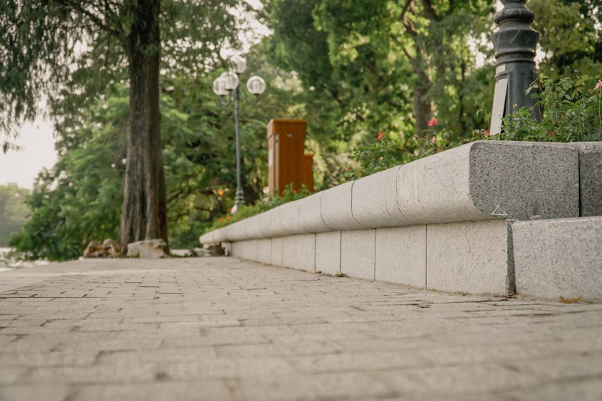 Ce projet vise à célébrer le 1010e anniversaire de Thang Long-Hanoi. C’est en l’an 1010 que le roi Ly Thai Tô, fondateur de la première dynastie nationale durable (les Ly), décida de transférer l’ancienne capitale Hoa Lu à Thang Long, l’actuelle Hanoi. ''Sa position évoque celle d’un dragon lové, d’un tigre assis, elle est à égale distance des quatre points cardinaux et correspond à l’orientation favorable des monts et des fleuves''. L’histoire dit qu’à son arrivée sur le site, Ly Thai Tô aurait vu un dragon qui prenait son essor. Le roi rebaptisa donc la ville ''Thang Long'' qui signifie littéralement ''le dragon prenant son envol''. Photo : VietnamPlus