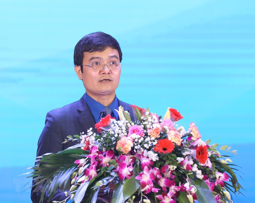 Le secrétaire du Comité central de l’Union de la jeunesse communiste Hô Chi Minh, Bui Quang Huy, également président de l'Association des étudiants du Vietnam, prend la parole à la cérémonie. Photo: VNA 