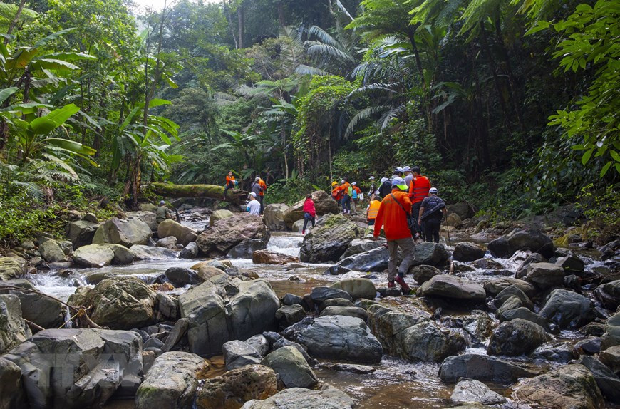 Découverte de Khe Nuoc Trong-Suoi Tien.