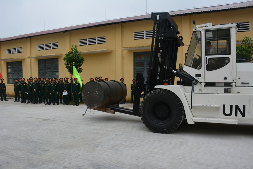 L’équipe du génie N°1 avant son départ pour participer à la Force intérimaire de sécurité des Nations unies pour Abiyé. Photo : qdnd.vn