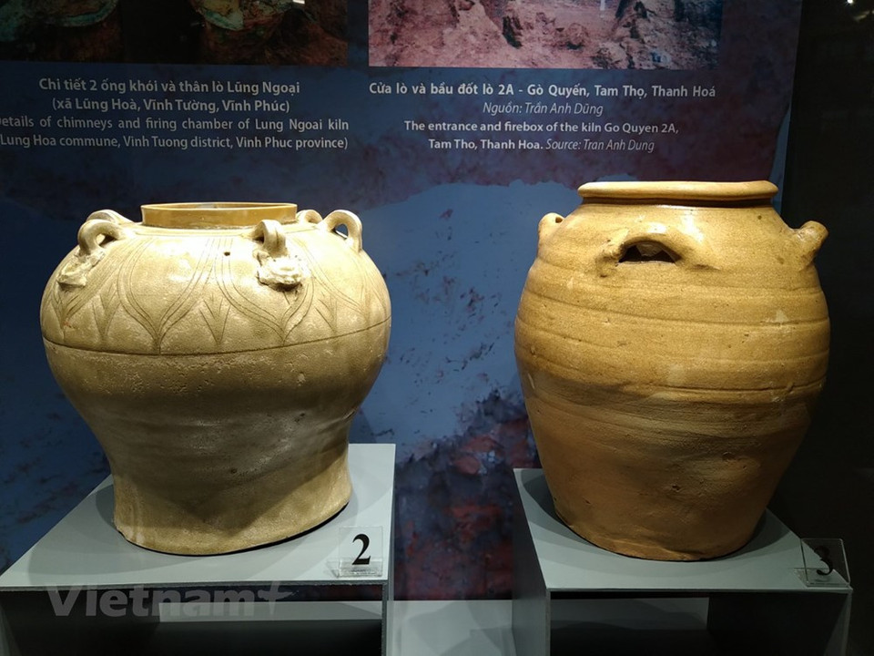 À partir du XVIIIe siècle, les vicissitudes historiques ont fait disparaître progressivement les centres de production. Seul celui du village de poterie de Bat Tràng, en banlieue de la capitale Hanoï, a réussi à traverser des périodes historiques difficiles pour survivre et se développer jusqu’au temps d'aujourd’hui, devenant un "musée vivant" de la céramique vietnamienne. L’exposition thématique intitulée "La céramique vietnamienne : Une tradition distincte - Vue de la collection An Biên" est une petite partie de la collection céramique du Musée national de l’histoire du Vietnam (MNHV) et de collectionneurs. Elle permet d’honorer la poterie vietnamienne, a déclaré Nguyên Van Doàn, directeur du Musée national de l’histoire du Vietnam.