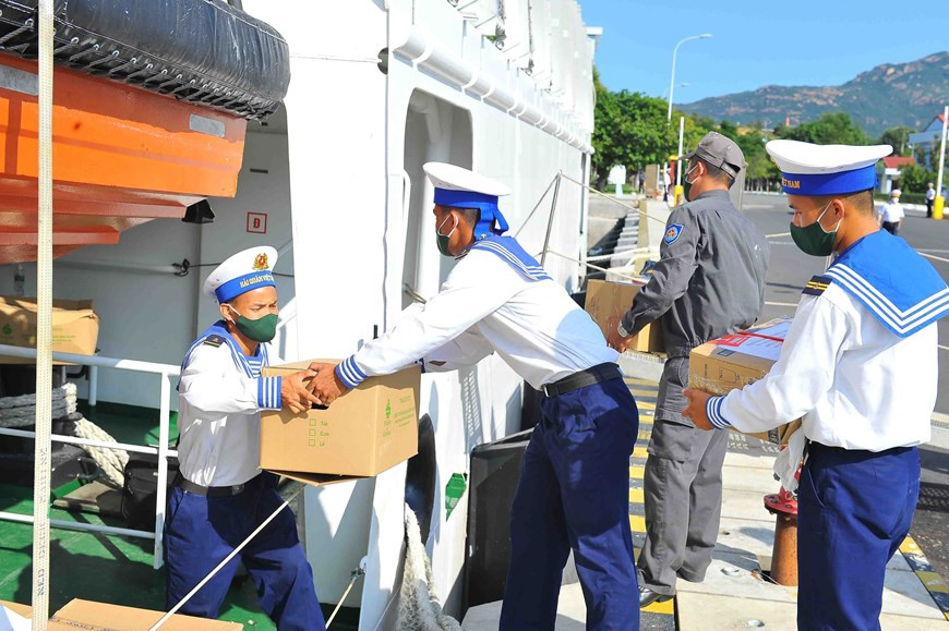 De jeunes soldats avant leur départ pour Truong Sa.