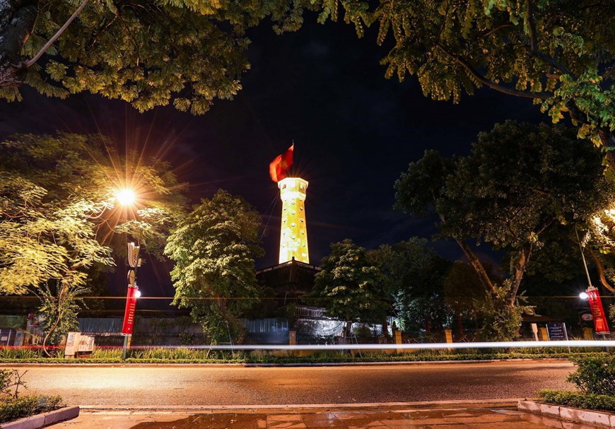 Tour du drapeau de Hanoï. Photo: VNA