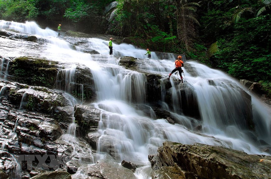 Découverte de Khe Nuoc Trong-Suoi Tien.