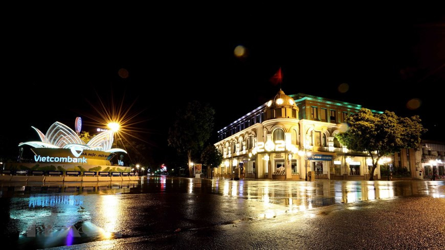 Place de la Révolution d'Août. Photo: VNA