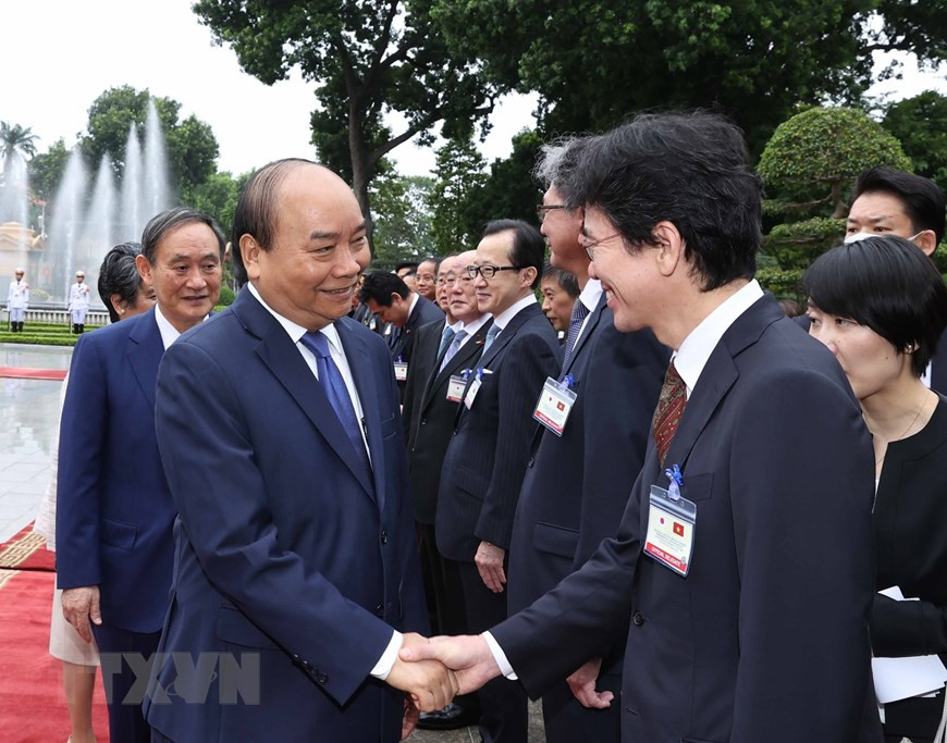  Le Premier ministre Nguyen Xuan Phuc rencontre les membres de la délégation japonaise.