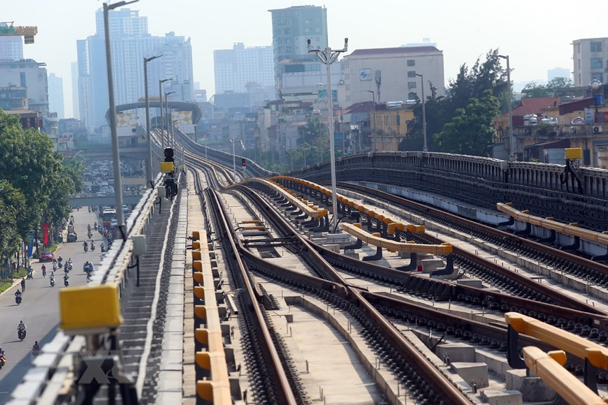  Le système comprend 12 gares et 13 trains. 