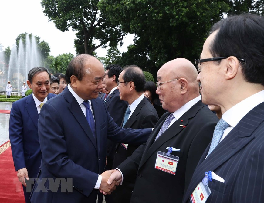  Le Premier ministre Nguyen Xuan Phuc rencontre les membres de la délégation japonaise.