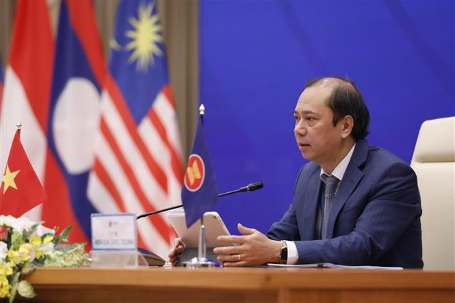  La réunion préparatoire des hauts officiels de l'ASEAN a approuvé l’agenda, l'ordre du jour et les documents qui seront soumis aux dirigeants pour approbation. Photo: VNA 