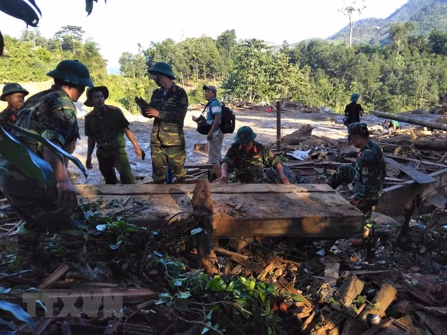  Vers 15h00 le 29 octobre, les organes compétents ont retrouvé 33 blessés et 6 morts. Ils sont en train de rechercher 14 personnes portées disparues dans cette zone. 