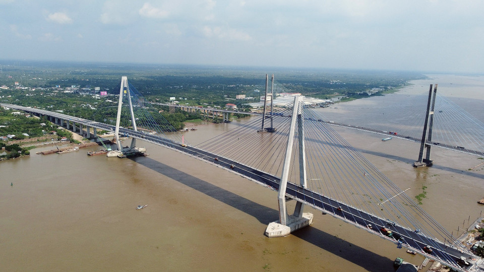 Le pont My Thuân 2 sur la rivière Tiên, relie les deux provinces de Tiên Giang et Vinh Long (Sud). D’une longueur totale de plus de 6,61 km, il jouxte le pont de My Thuân. Son investissement total s’élève à environ 5 000 milliards de dôngs, en provenance du budget de l’État. Le projet facilite l’accès aux autoroutes Trung Luong - My Thuân et My Thuân - Cân Tho. Photo: VNA