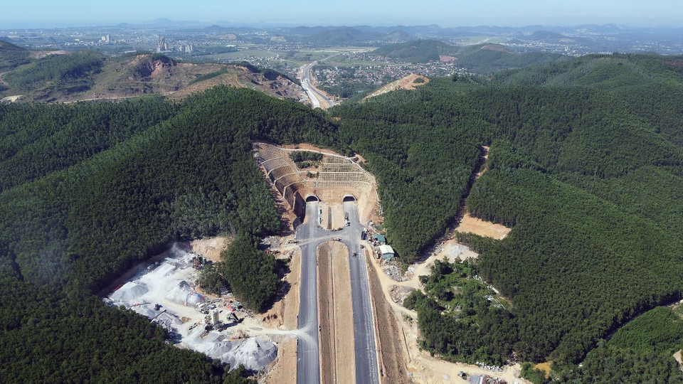Le tunnel routier de Truong Vinh du tronçon d'autoroute Nghi Son - Diên Châu. Photo: VNA