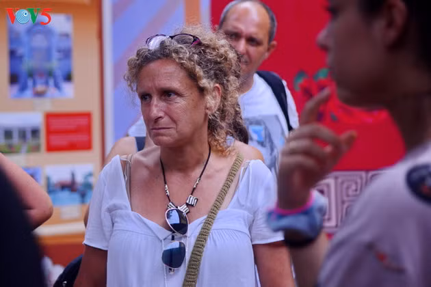 Tous sont impressionnés par les sacrifices des héros de la libération nationale qui ont été torturés dans cette prison, considérée comme un enfer terrestre.