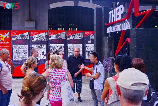 De nombreux visiteurs vietnamiens et étrangers ont répondu présents.