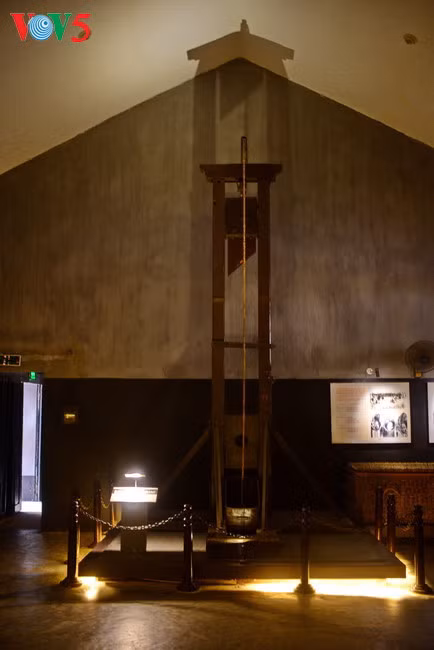 Une guillotine utilisée dans la prison.