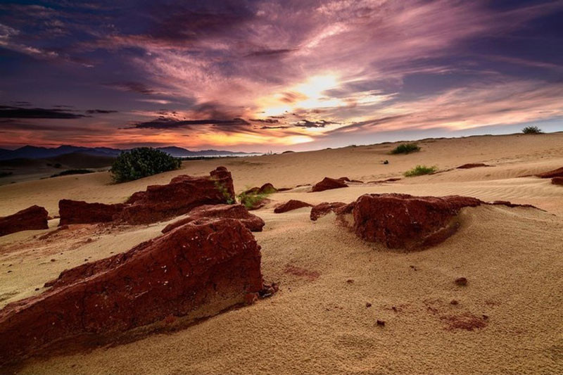 La dune de Nam Cuong au crépuscule.