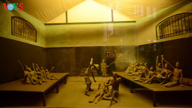 Des statues de cire reproduisant les tortures barbares commises par les colons.