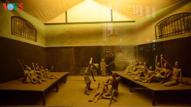 Des statues de cire reproduisant les tortures barbares commises par les colons.