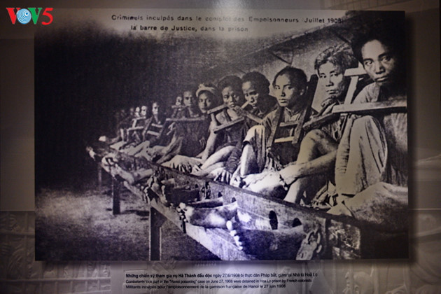 Une photo d’archives montrant des militants incarcérés par les colons français.