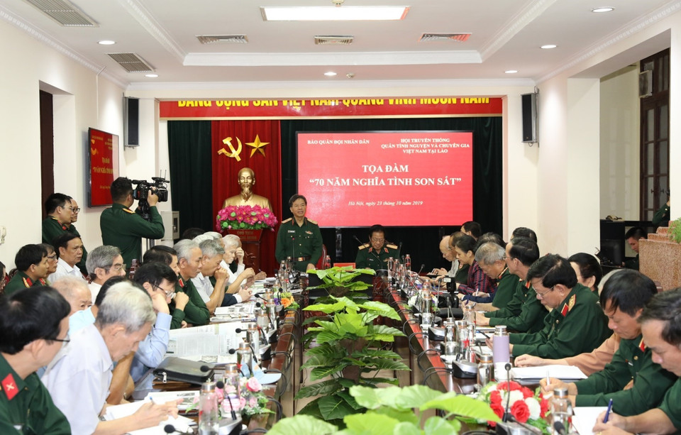  Le séminaire qui a eu lieu le 23 octobre à Hanoï, à l'occasion de la célébration du 70e anniversaire de la Journée des soldats volontaires et experts vietnamiens au Laos. 