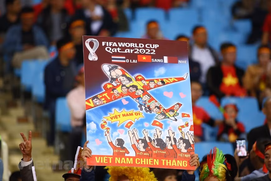  Le match entre le Vietnam et la Thaïlande, qui a eu lieu le mardi 19 novembre au stade national de My Dinh à Hanoï, était très attendu par les supporteurs des deux pays. Photo: Vietnam+ 