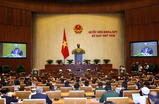  Le Premier ministre Nguyen Xuan Phuc présente un rapport sur la mise en œuvre du plan de développement socioéconomique pour 2019, et le plan de développement socioéconomique pour 2020. 