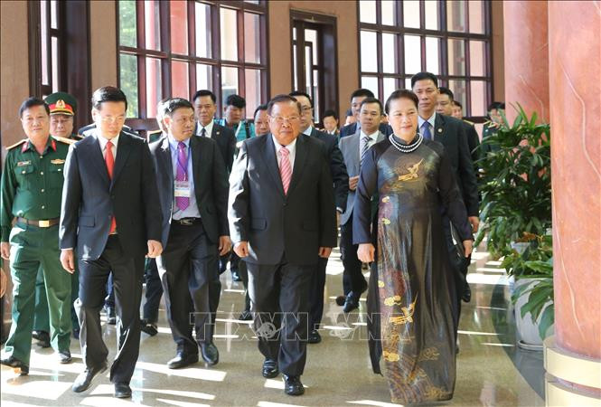  La présidente de l’Assemblée nationale du Vietnam Nguyen Thi Kim Ngan et le secrétaire général du Parti populaire révolutionnaire et président du Laos Bounnhang Vorachith participent à la cérémonie. 
