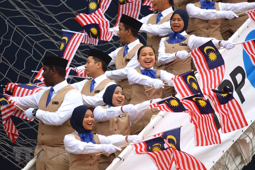  La délégation des jeunes de la Malaisie. 