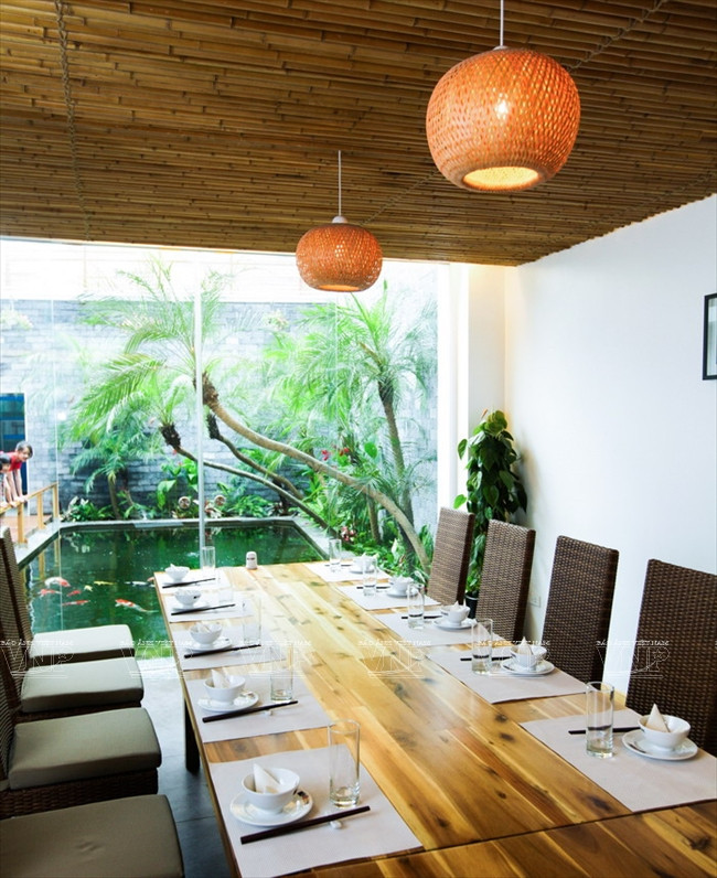 Décor intérieur en bambou, une tendance en vogue dans ​plusieurs restaurants et complexes touristiques. 