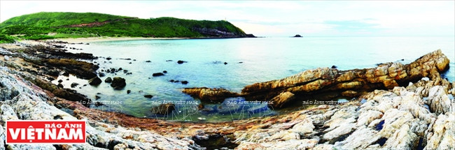 Champ mégalithique sur l'île de Vinh Thuc, au sud de la ville.